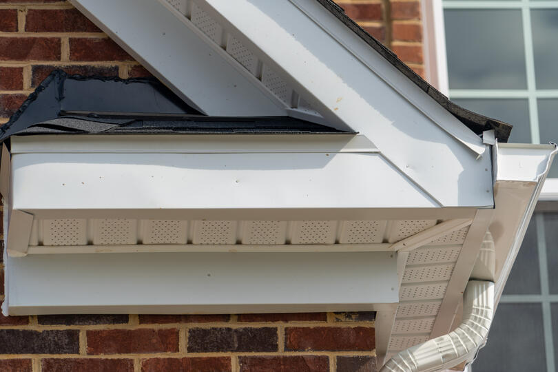 how to install drip edge-close up image of parts of a roof including drip edge, soffits, gutters