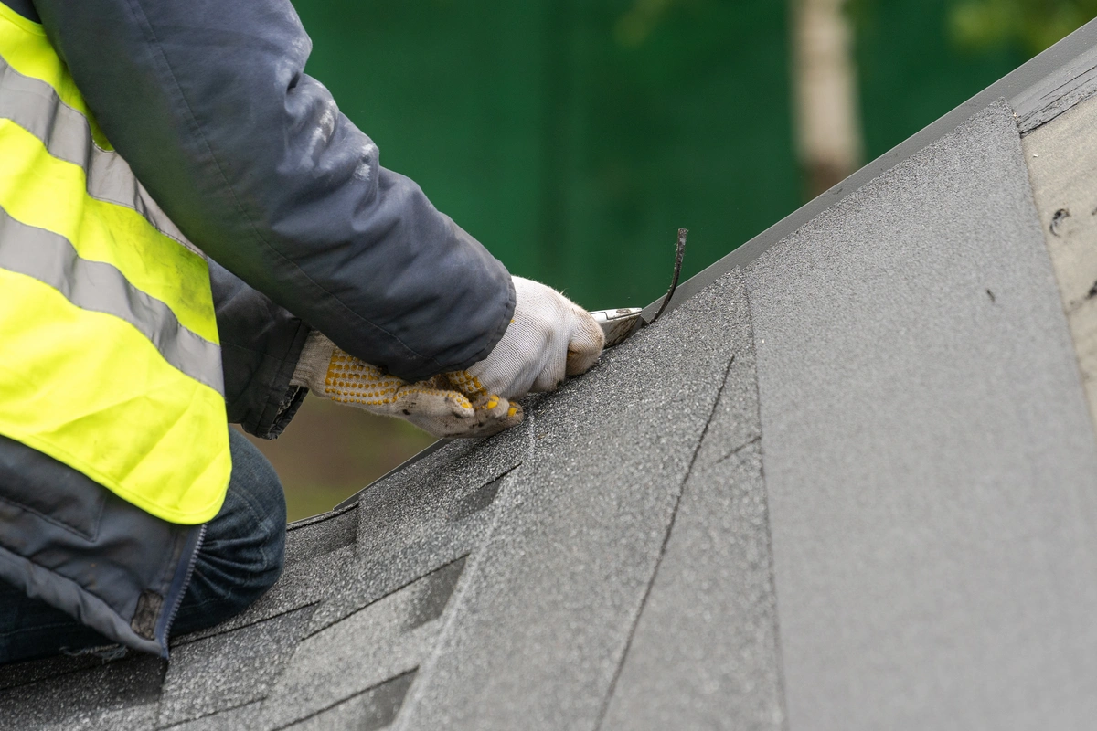 how to cut shingles using a straight line on roof edge