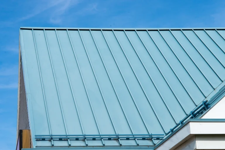8 Sleek Metal Roof Colors for Your Home in 2024